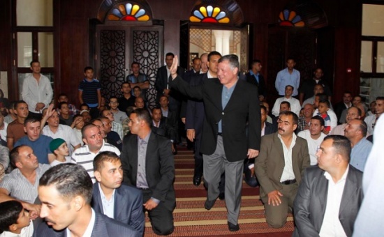 الملك يصلي العيد في العقبة ( صور )